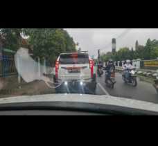 Norak, Pajero Sport Ini Bikin Emosi Warga Pekanbaru, Sekali Ngerem Bikin Mata Pedih