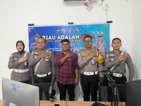 Melalui Radio, AKP Vino Sosialisasi Keselamatan Lalu-lintas