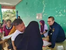 Serukan Pemilu Damai, Dokkes Polres Inhu Gelar Bakti Kesehatan untuk Korban Banjir