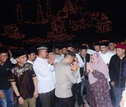 Bupati Kasmarni Apreasiasi Semua Pihak Yang Hidupkan Kembali Budaya Lampu Colok