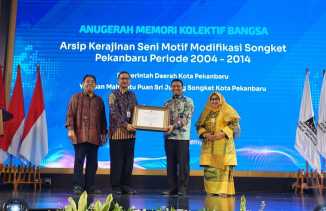 Pekanbaru Raih Anugerah MKB untuk Arsip Kerajinan Seni Motif Modifikasi Songket