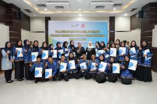 Mardalena Wati Yulia Lantik 20 PPPK Penyuluh KB di Riau