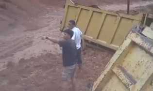 Diduga Aktivitas Galian C Ilegal, Lahan HPT di Inhu Longsor