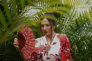 Gaya Wulan Guritno ala Wanita Tionghoa, Netizen: Bibi Lung?