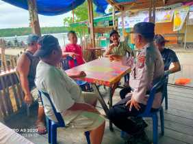 Polsek Teluk Belengkong Silaturahmi dengan Warga dan Ingatkan Pentingnya Hindari Berita Hoax