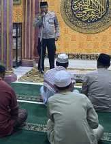 Kapolsek Tanah Merah Sosialisasikan Pemilu Damai Usai Salat Maghrib Berjamaah