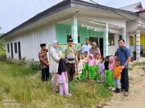 Anak Usia Dini dapat Edukasi Green Policing dan Tanam Pohon dengan Polsek Rimba Melintang