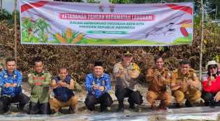 Tanam Bibit Semangka Mendukung Program Asta Cita Presiden RI di Langgam