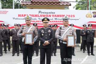 Dua Satlantas Polresta Pekanbaru dapat Penghargaan Usai Antar Warga ke Rumah Sakit