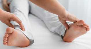 Ternyata ini Penyebab Lansia Kerap Alami Bengkak pada Kaki