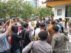 Puluhan Pedagang Pasar Bawah Desak Pemko Pekanbaru Segera Tandatangani Kontrak Kerjasama