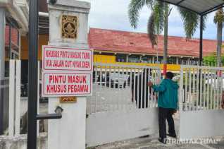 KPK Geledah Kantor Dinas Pendidikan Riau