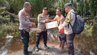 Polsek Bukit Kapur Bagikan Sembako ke Lansia, Jaga Kamtibmas Jelang Pemilu