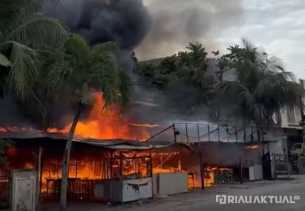 Kebakaran Hanguskan 3 Rumah di Jalan Melur Pekanbaru