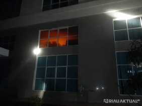 Api Muncul di Lantai 3, Kebakaran Kantor BPKAD Pekanbaru Diduga Akibat Korsleting