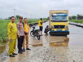 Kapolsek Bonai Darussalam Gelar Cooling System dan Berikan Bantuan Sosial untuk Warga Desa Sontang