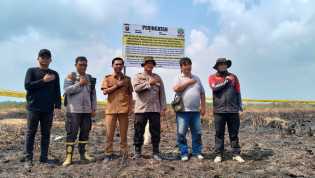 Gandeng Ahli Lingkungan Hidup, Polres Rohil Pasang Plang Peringatan di Lokasi Karhutla Bangko Pusako