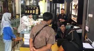 Harga Emas Tembus Rp1,8 Juta per Gram, Warga Pekanbaru Tetap Antusias Berburu Emas