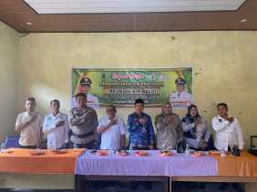 Hadiri Rapat RPJM Desa Air Balui, Babinkamtibmas Polsek Kemuning Berikan Pesan Pemilu Damai