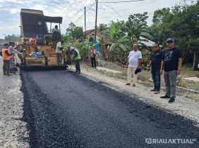 Dukung Kelancaran Iven Pacu Jalur, Gubri Abdul Wahid Gesa Perbaikan Jalan Menuju Kuansing