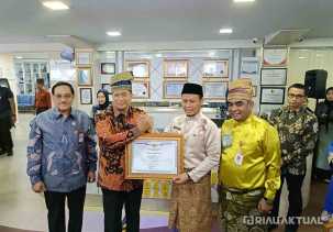 DPMPTSP Pekanbaru Kategori Pelayanan Prima, Wako Agung Terima Penghargaan dari Kemenpan-RB