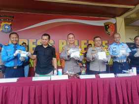 Polresta Pekanbaru Tangkap Enam Pelaku Penyelundupan 3 Kg Sabu dan 1.441 Butir Pil Ekstasi