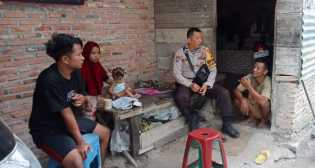 Bhabinkamtibmas Teluk Pulau Hulu Sosialisasikan Pesan Cooling System untuk Ciptakan Pilkada Damai 2024