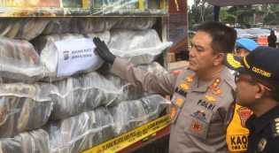 Polda Riau Gagalkan Impor Pakaian dan Sepatu Bekas, Dua Pelaku Diciduk