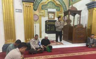 Dzuhur Berjamaah, Polisi Imbau Pilkada Damai di Langgam