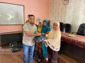 PWI Bengkalis Bagikan Bapokting di Siak Kecil, Camat Berikan Apresiasi