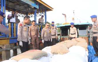 Jaga Kamtibmas Pilkada, Satpolair Polres Inhil Gagalkan Penyelundupan Kapal Sembako