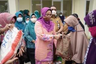 TP PKK Riau kembali salurkan Bantuan untuk Warga Kurang Mampu