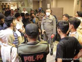 Satpol PP Pekanbaru Jaring Belasan Pasangan Bukan Suami Istri dari Penginapan Kelas Melati