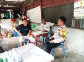 Bhabinkamtibmas Melayu Besar Kota Ajak Warga Hindari Politik Uang untuk Pilkada Damai di Rokan Hilir