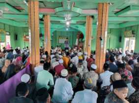 Kapolsek Gaung Hadiri Peringatan Isra Miraj di Desa Lahang Hulu, Imbau Warga Jaga Kamtibmas