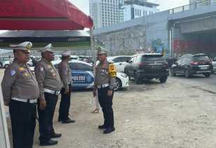 Kombes Taufiq Terjun Langsung Mengurai Kemacetan di Pekanbaru