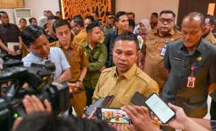 Gubernur Riau Abdul Wahid Sikapi Temuan BPK: Kalau Tak Selesai, Saya Rombak OPD!