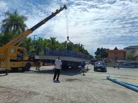 Tiang Reklame Sitaan di MPP Pekanbaru Dipindahkan Jelang Kedatangan Wamen PAN-RB