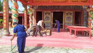 Ciptakan Lingkungan Bersih dan Sehat, Polsek Siak Kecil Gelar Gotong Royong di Klenteng