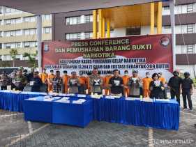 Polda Riau Amankan 13,26 Kilo Sabu dan Ratusan Pil Ekstasi dari 15 Pelaku
