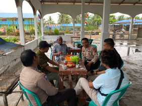 Kapolsek Kateman Silaturahmi dan Kampanyekan Pemilu Damai di Pondok Pesantren Daarul Rahman