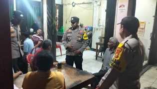 Polsek Mandau Gelar Patroli Blusukan di Pasar Mandau, Tangkal Hoaks Pasca Pilkada Serentak