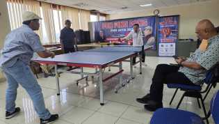 Eksebisi Anton Suseno Ramaikan Turnamen Tenis Meja Piala Ketum PWI Pusat Zulmansyah Sekedang