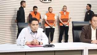 Hanya Henny Sasmita dan UAS Yang Diperkenankan Abdul Wahid Untuk Membesuk