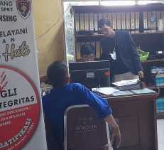 Difitnah Buat tak Senonoh, Mantan Sekcam Melapor ke Polisi