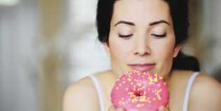 Empat Dampak Negatif dari Konsumsi Gula Berlebih untuk Kehidupan Ranjang