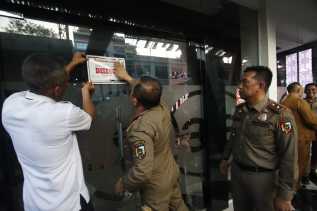 Diduga Jadi Tempat Peredaran Narkotika, Satpol PP Pekanbaru Segel Axelle Pub and KTV