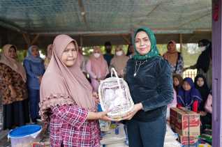 Akhir Pekan, Misnarni Syamsuar Berbagi Kebahagiaan Bersama Anak Panti Asuhan di Bengkalis