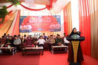 Bupati Kasmarni Safari Ramadhan bersama Anak Yatim dan Kaum Dhuafa