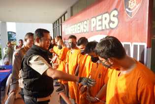 Ditreskrimum Polda Riau Tangkap Empat Pelaku Pemilik dan Calo Senpi